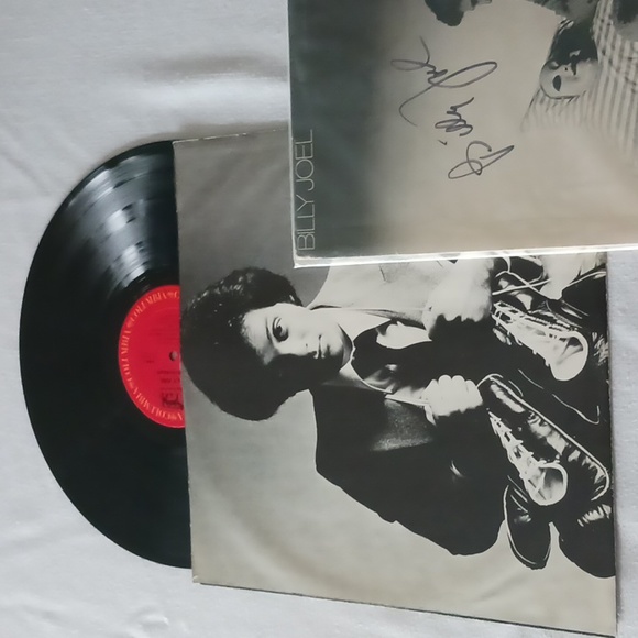 Billy Joel autographed The Stranger Vinyl record. - Picture 2 of 5